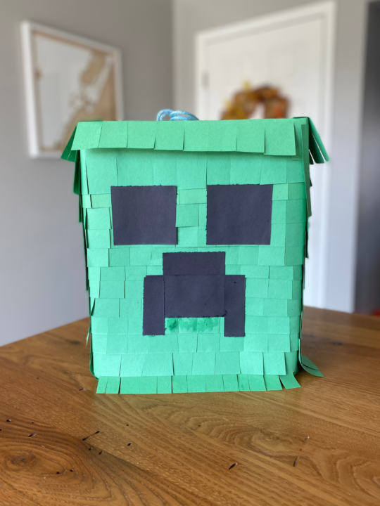 Would anyone be willing to help me make a Minecraft creeper face