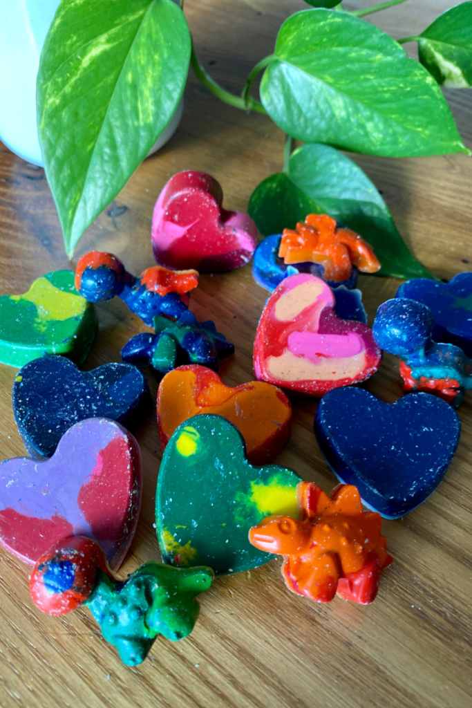 How To Upcycle Old Crayons Into Valentine s Day Party Favors For Kids Free Valentine